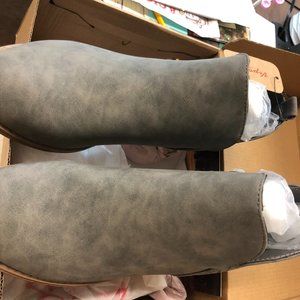 Grey Women's ankle booties size 8.5